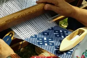 Artesanato sendo feito para ser exportado