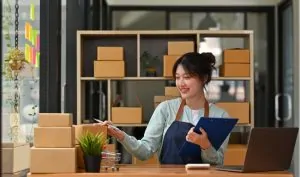 Usuário escolhendo caixas para serem enviadas internacionalmente pela UPS